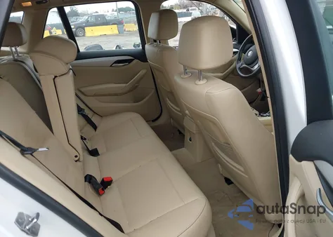 2015 BMW X1 xDrive28I z USA, uszkodzony, nr VIN WBAVL1C5XFVY36112